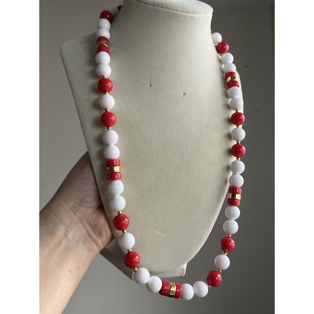 22” Vintage Red Irregular Shaped Bead White Round Bead Gold Tone Necklace - Picture 1 of 5